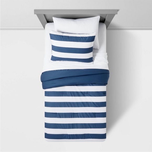 PILLOWFORT NWT rugby stripe kids comforter set -navy -twin